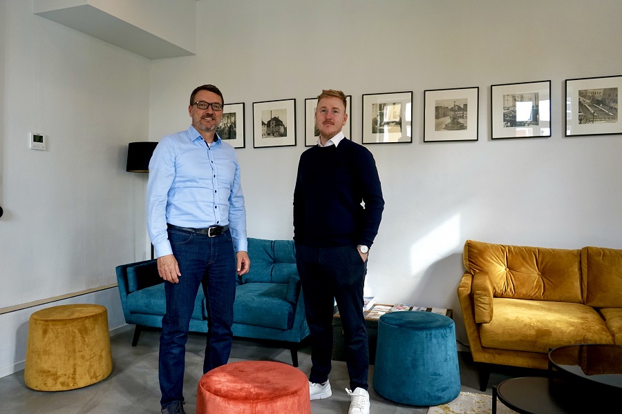 Knut Kosmann und Fabian Lehmann in der Lounge des Goldschläger-Hotels