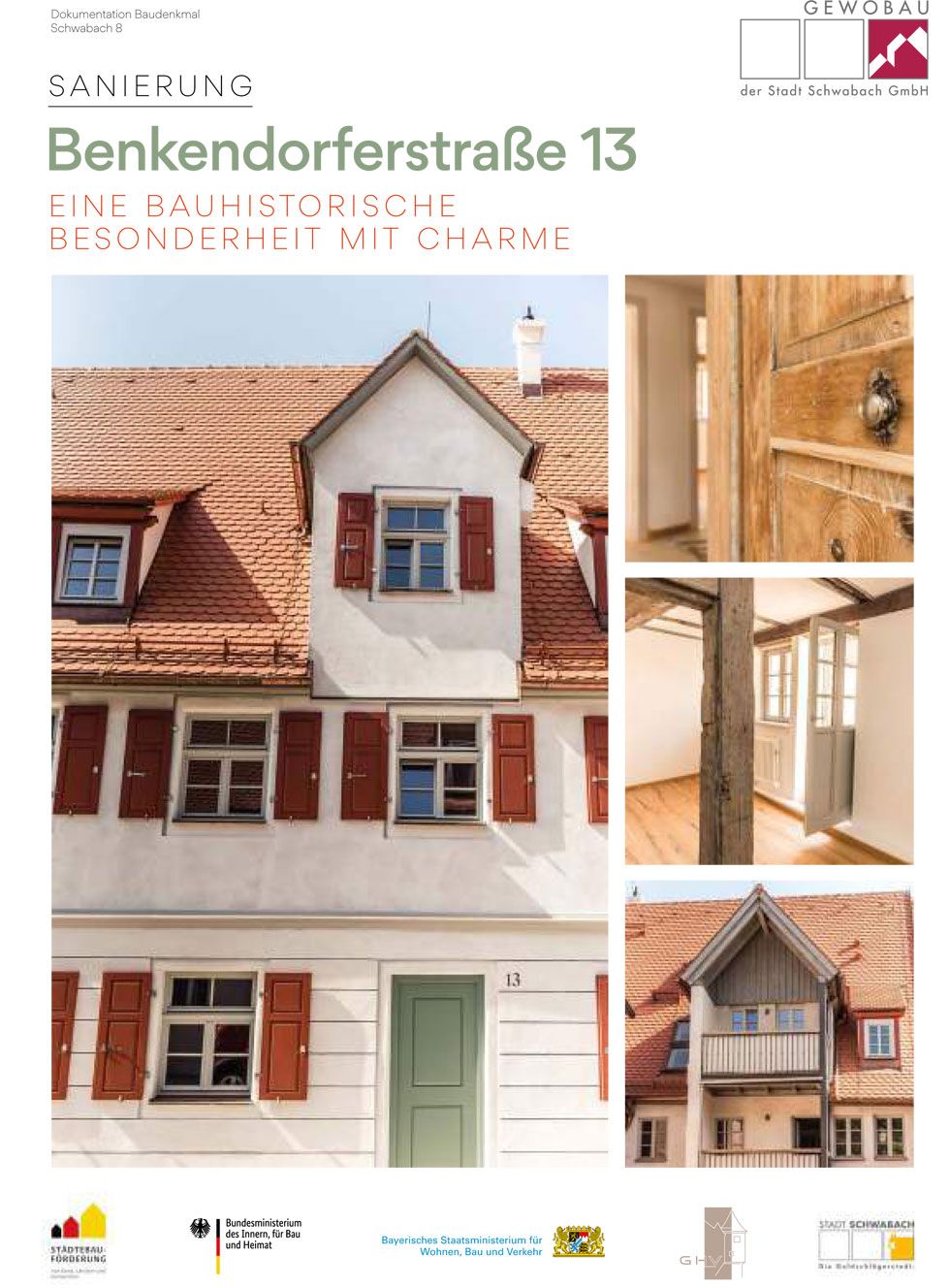 Titelbild der Broschüre mit einem großen Bild der Fassade mit roten Fensterläden und drei kleinen Bilder der Innenräume und eines mit einem Holzanbau der Balkone